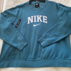 New with tags Nike top